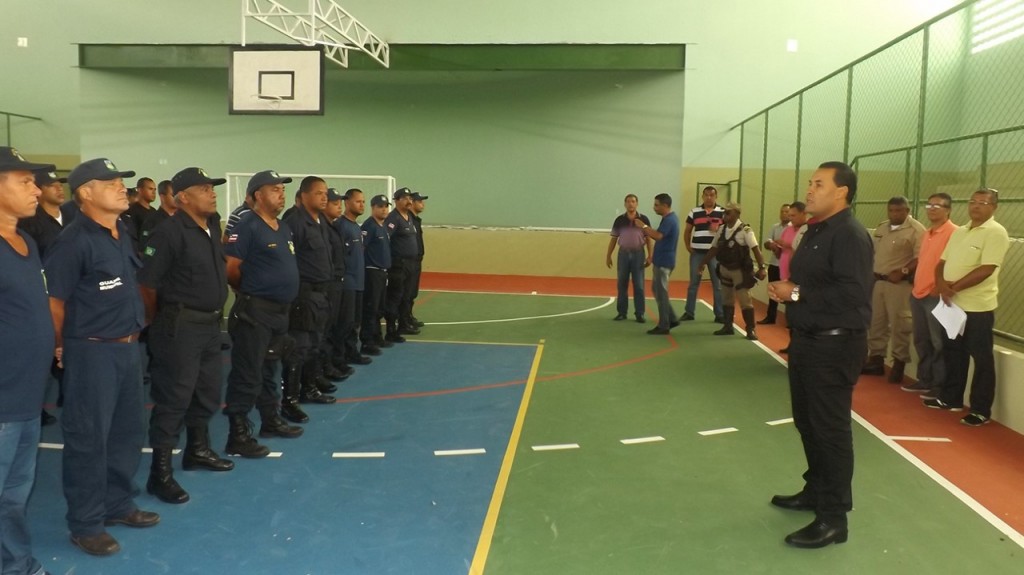 thumbnail_prefeito-de-ibicarai-reune-com-guardas-municipais-foto-arnold-coelho-3