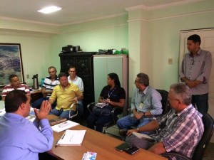 Prefeito reúne com representantes da Embasa. Foto Monique Madureira 1
