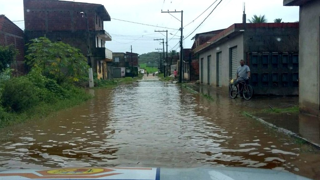 Volume de chuvas deixa estragos na cidade e Defesa Civil alerta a população (1)